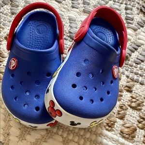 Disney Mickey Mouse crocs size 8 child’s (read full description)